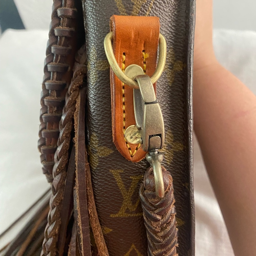 Stunning Authentic LV with turquoise buckle and braiding detail - Picture 9 of 9